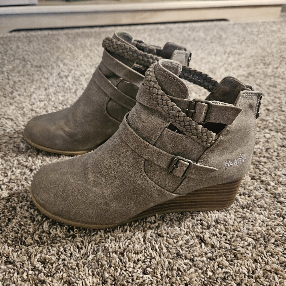 Girls Blowfish Wedge Boots Size 4